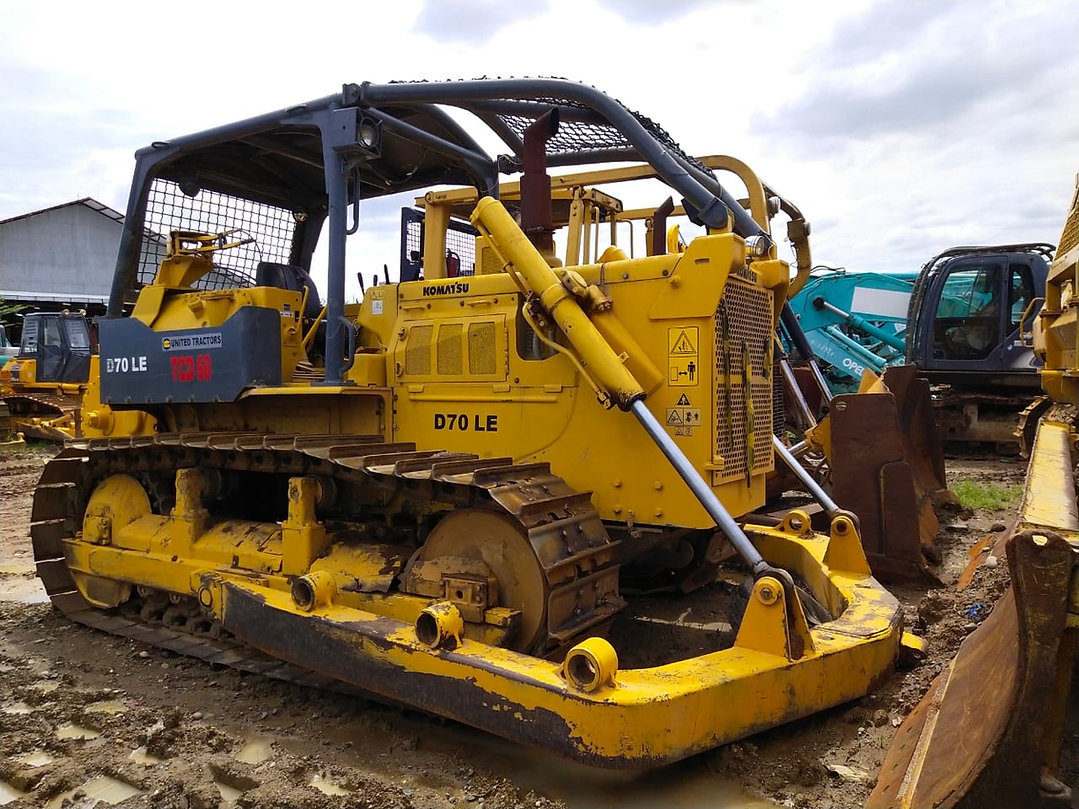 Bulldozer Komatsu D70 LE-8 1