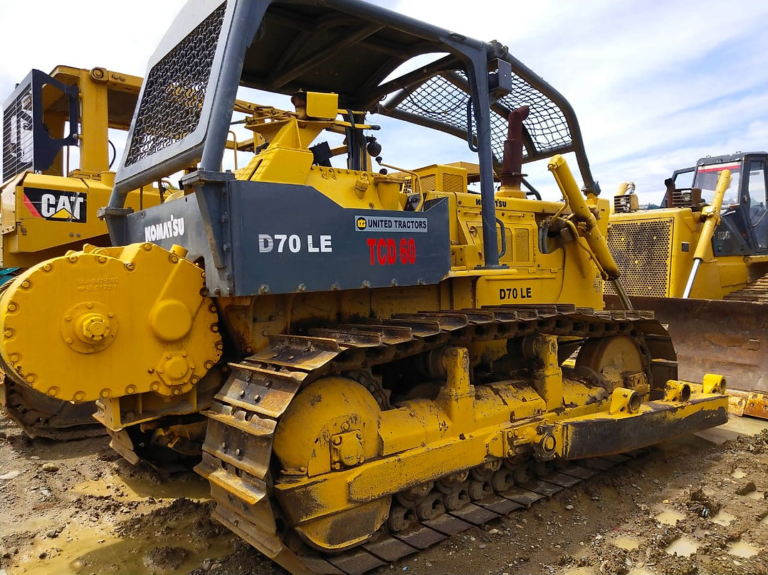 Bulldozer Komatsu D70 LE-8 4