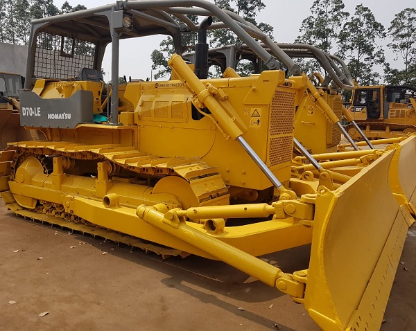 Bulldozer Komatsu D70 LE-8 6